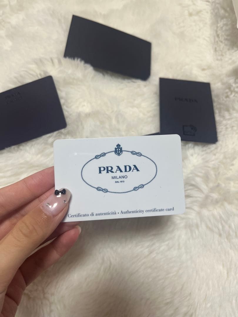 PRADA ブラックレザー 二つ折り財布 箱付き