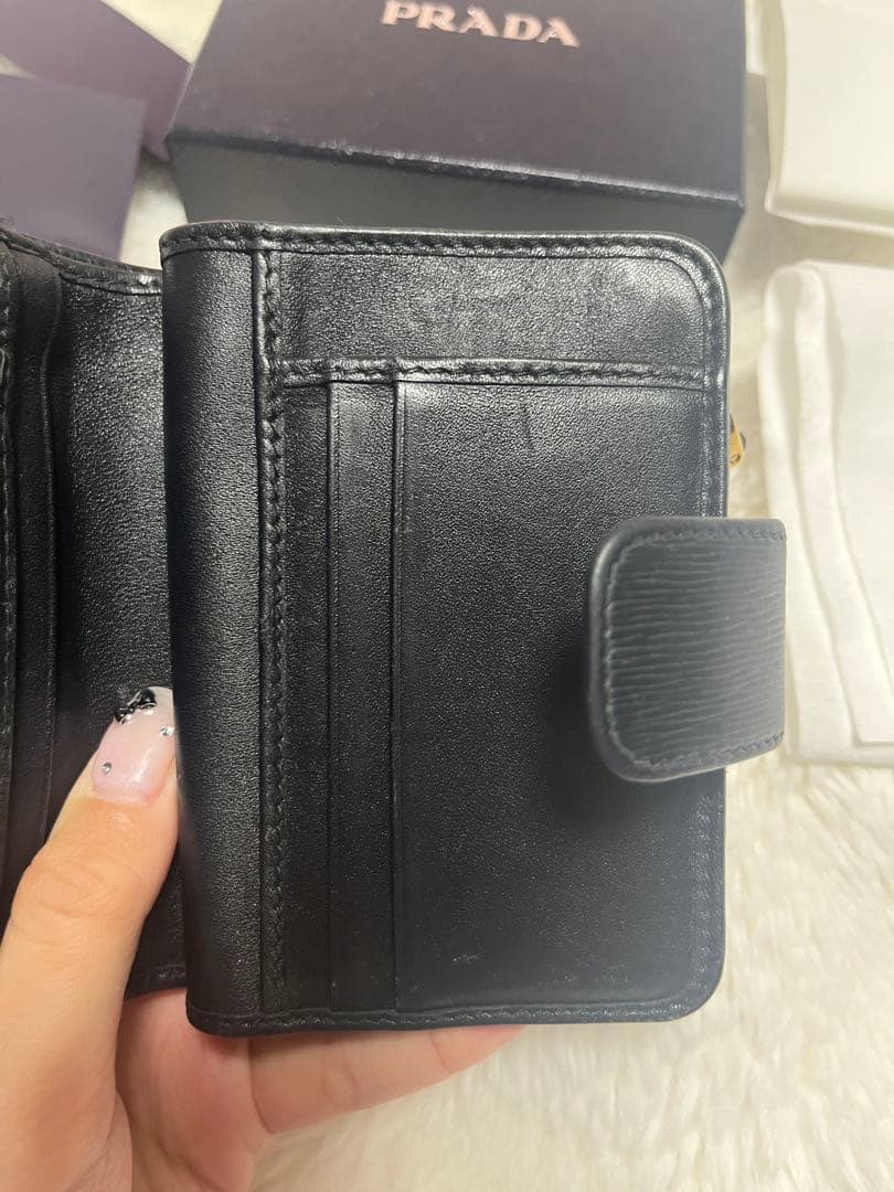 PRADA ブラックレザー 二つ折り財布 箱付き