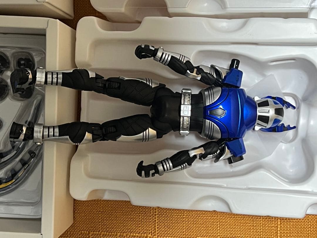 SHFiguarts真骨彫仮面ライダーカブト、ガタック2体セット