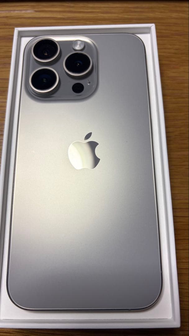 iPhone15pro 256G ホワイトチタン 　AppleCare加入中