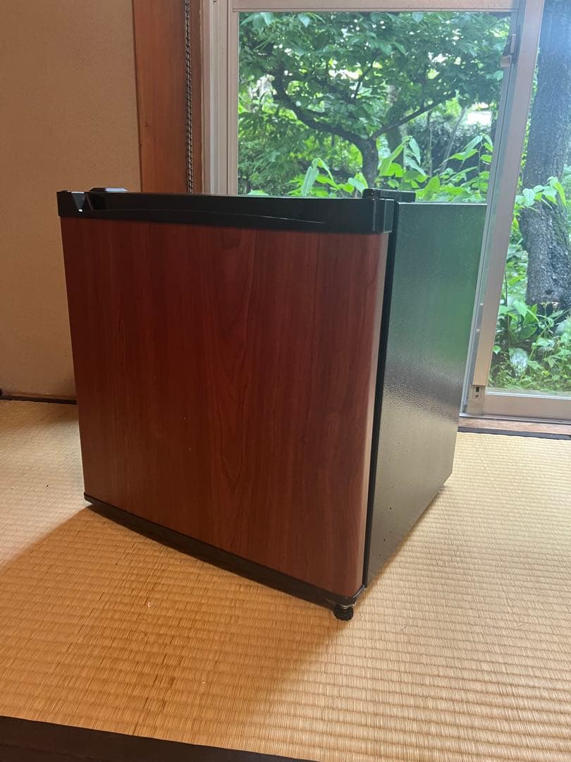 木目調 キューブ型冷蔵庫（PRC-B051D-M）