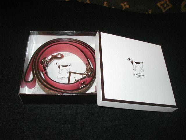 COACH 大型犬用 リード ピンク　シグネチャー 箱入り　本革　コーチ