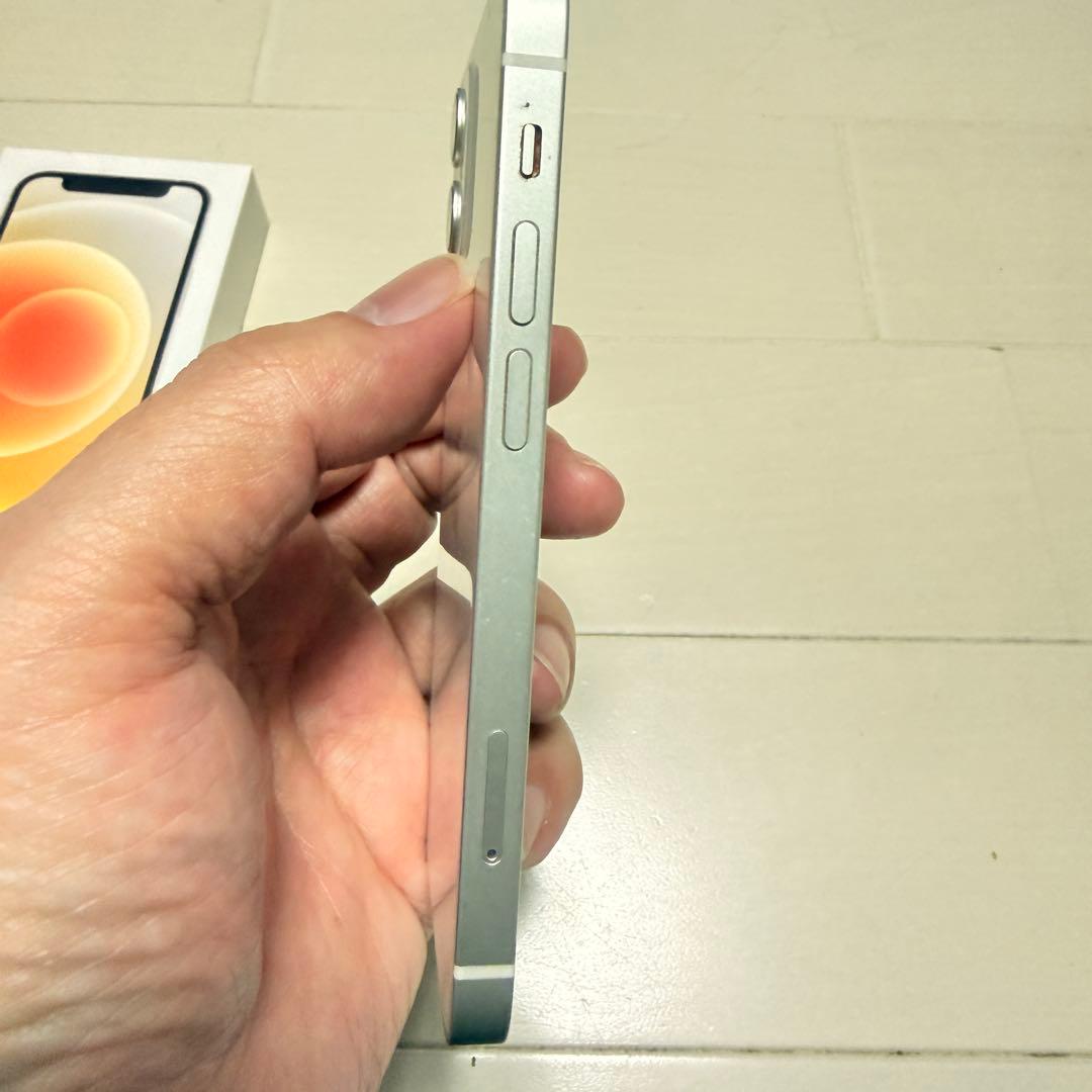 Apple iPhone 12 ホワイト 128GB SIM FREE 美品