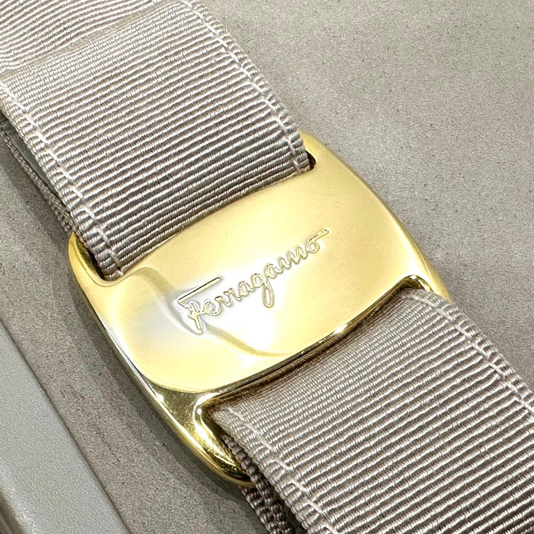 希少 フェラガモ ヴァラリボン がま口 スエード 2way ハンドバッグ