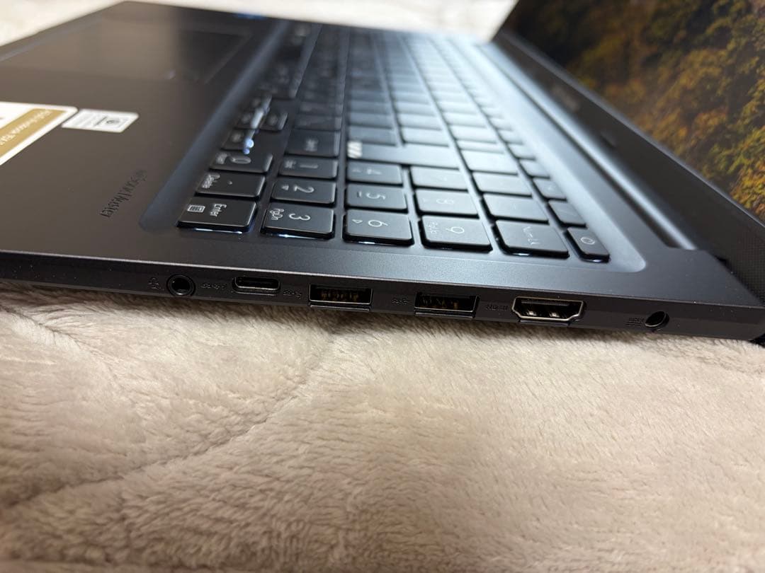 ASUS VivoBook 16インチ ノートPC ブラック