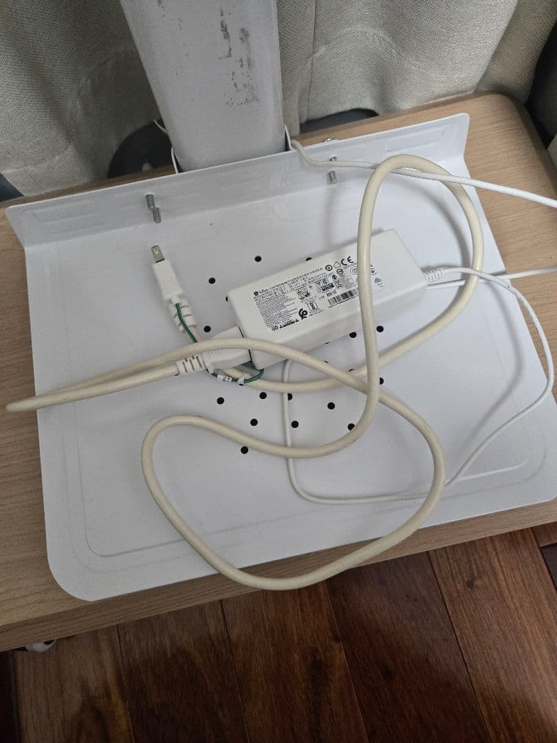 LG 31.5インチ 4Kモニター モニタースタンド含む