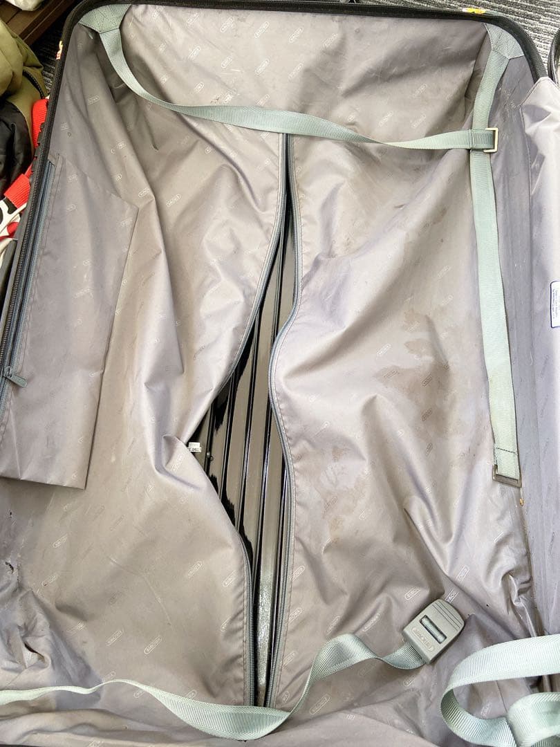 ＄リモワ　スーツケース　縦75cm 横25cm 臭いあり