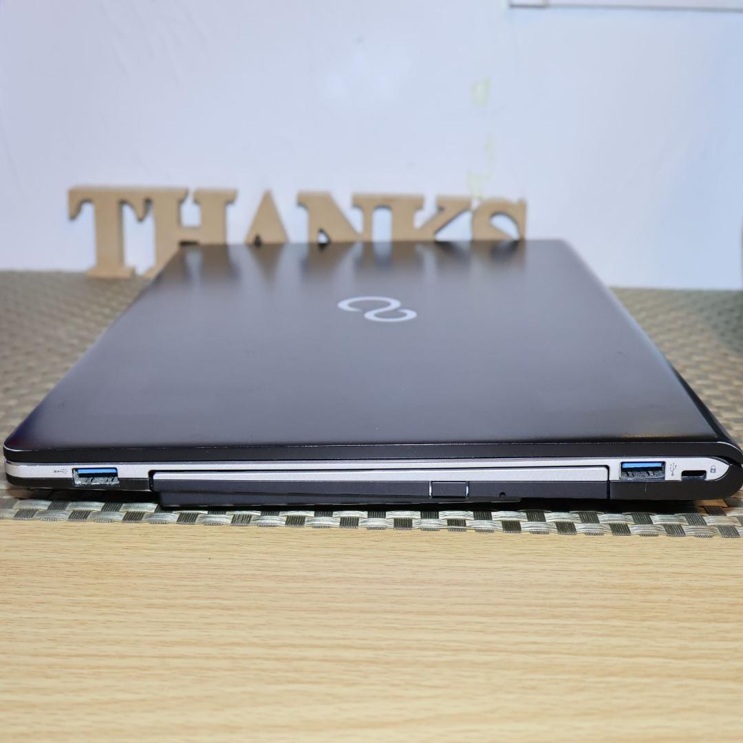 Win11公式対応8世代i7/メ8G/新品SSD/DVD/FHD/無線/カメラ