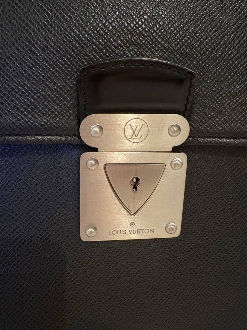 Louis Vuitton タイガ ビジネスバッグ 黒