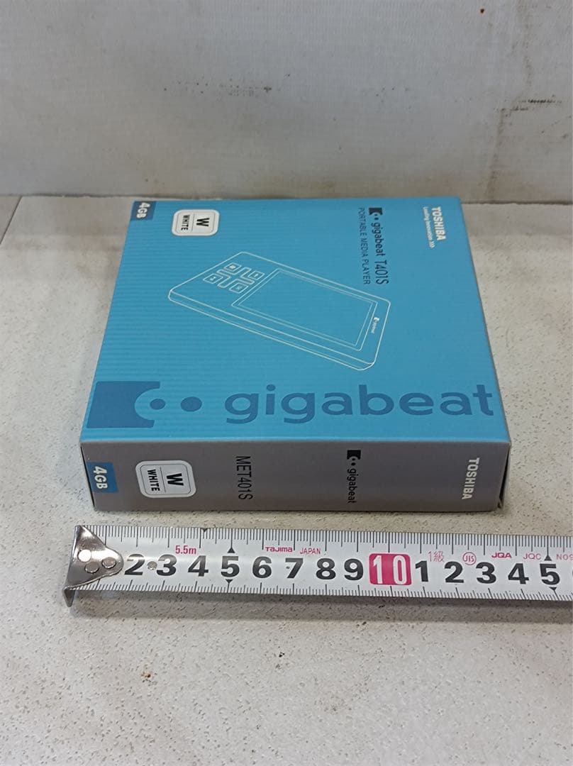 八6699【未使用品】TOSHIBA ポータブルメディアプレーヤー 4GB