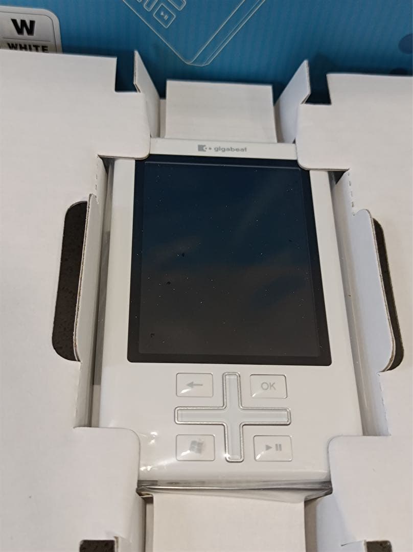 八6699【未使用品】TOSHIBA ポータブルメディアプレーヤー 4GB