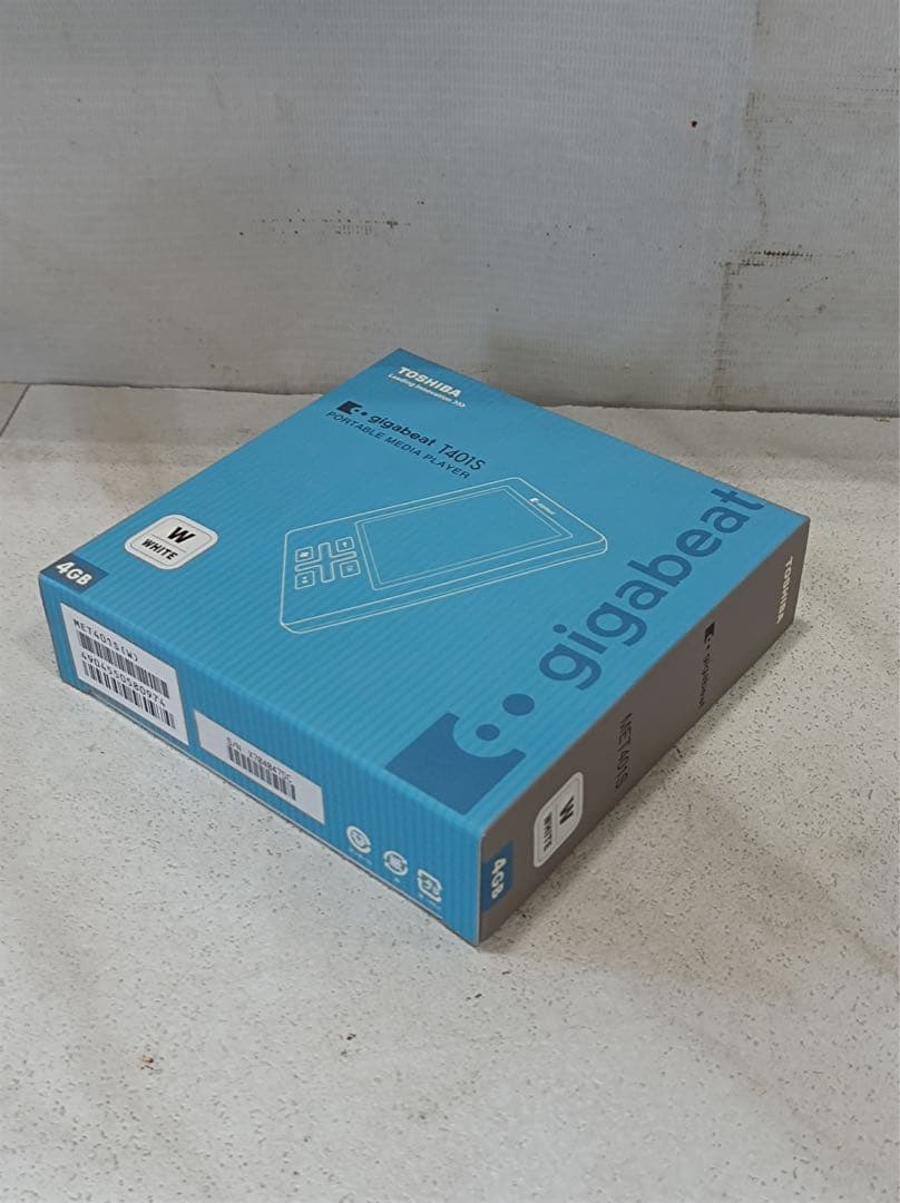 八6699【未使用品】TOSHIBA ポータブルメディアプレーヤー 4GB