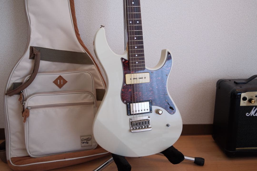 YAMAHA PACIFICA 311ホワイト エレキギター(ギターケース付き)