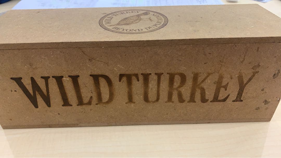 Wild Turkey 8年 バーボンウイスキー ギフトボックス付き