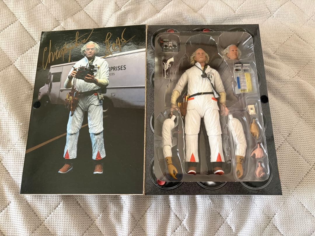本人サイン入り　NECA バックトゥザフューチャー　ドクブラウン　フィギュア