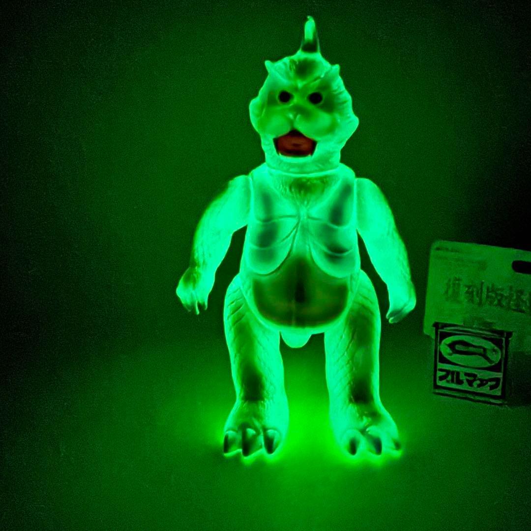 ブルマァク ポピー ゴメス 蓄光 レア ソフビ と ブルマァク アクリル板付