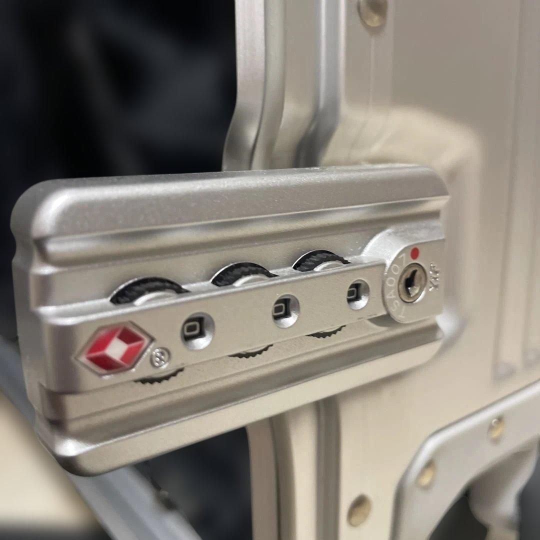 メルセデスベンツオリジナル　キャリーケース　65L