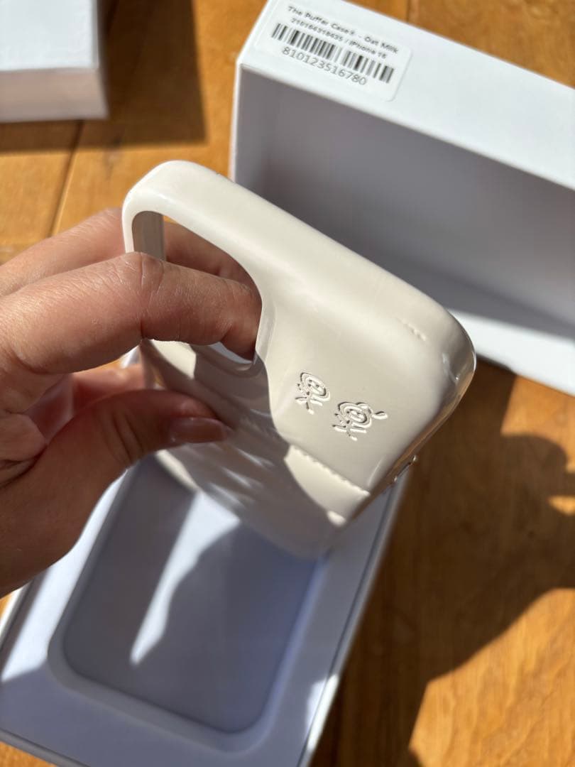 The Puffer Case - Oat Milk / iPhone 16用