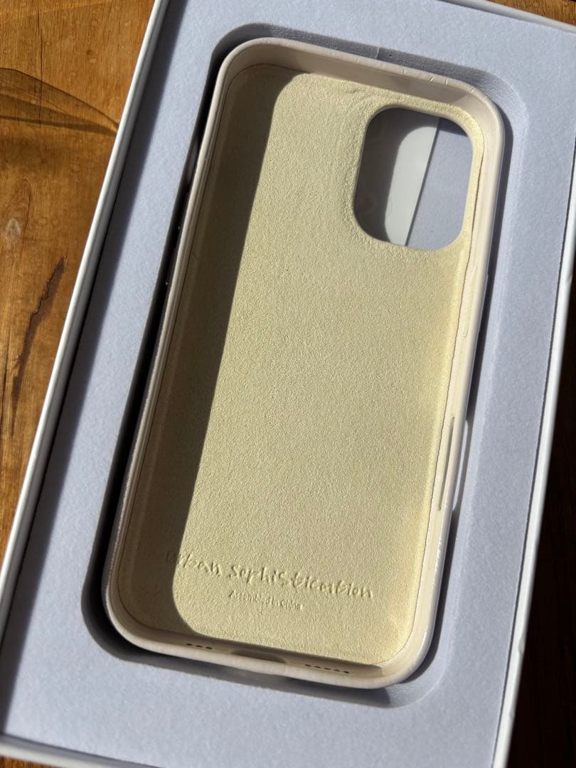 The Puffer Case - Oat Milk / iPhone 16用