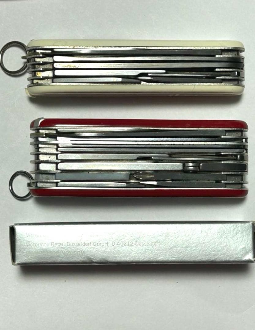 VICTORINOX マルチツール　スイスアーミーナイフ携帯折り畳みナイフ赤1点