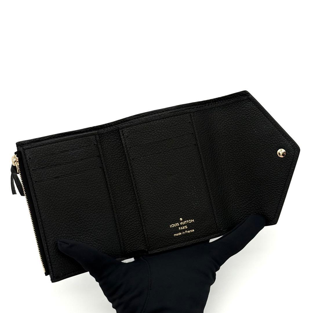 ルイヴィトン 折財布 モノグラム アンプラント ヴィクトリーヌ 黒 2275