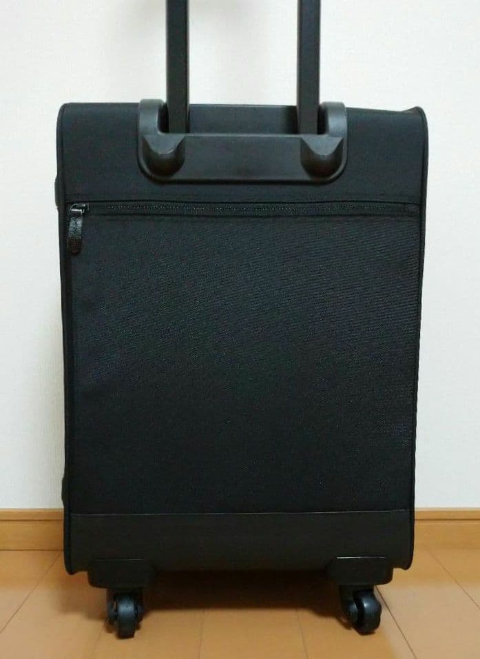 無印良品　四輪キャリーバッグ　黒　中　26リットル　スーツケース　Мサイズ