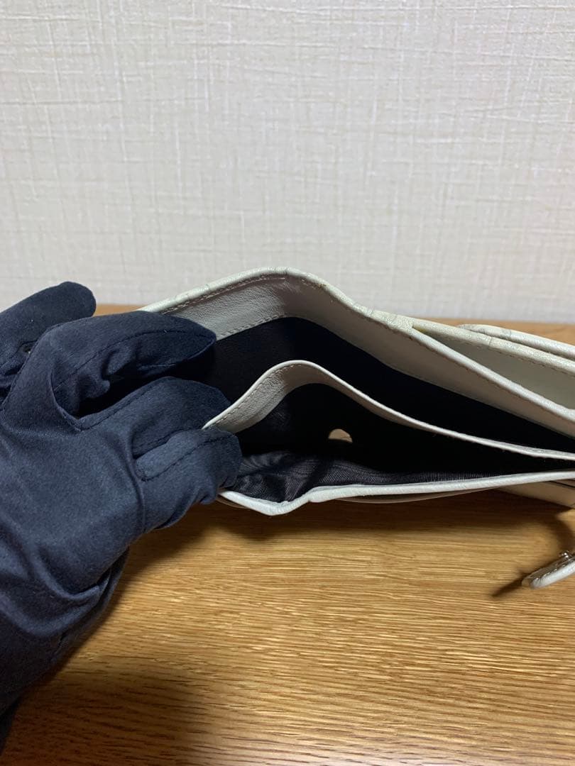 Gucci 財布　二つ折り　未使用　ホワイト　GGシマ