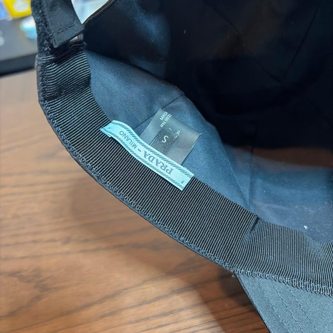 PRADA ブラック キャップ