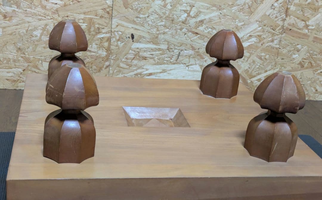 囲碁盤　へそ付　脚付　木目　厚い 碁盤　日向特製本蛤碁石28号セット