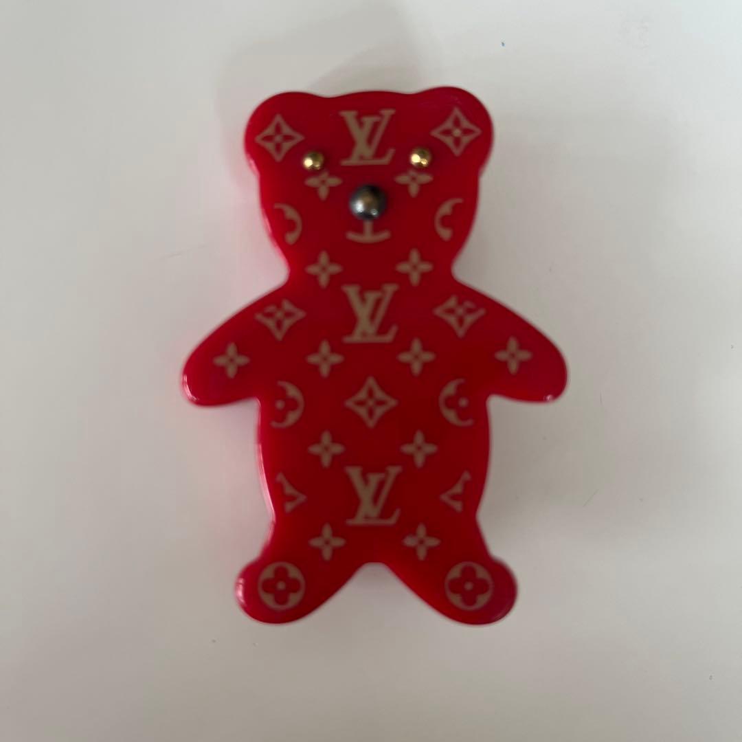 LVモノグラム クマ型ブローチ 赤