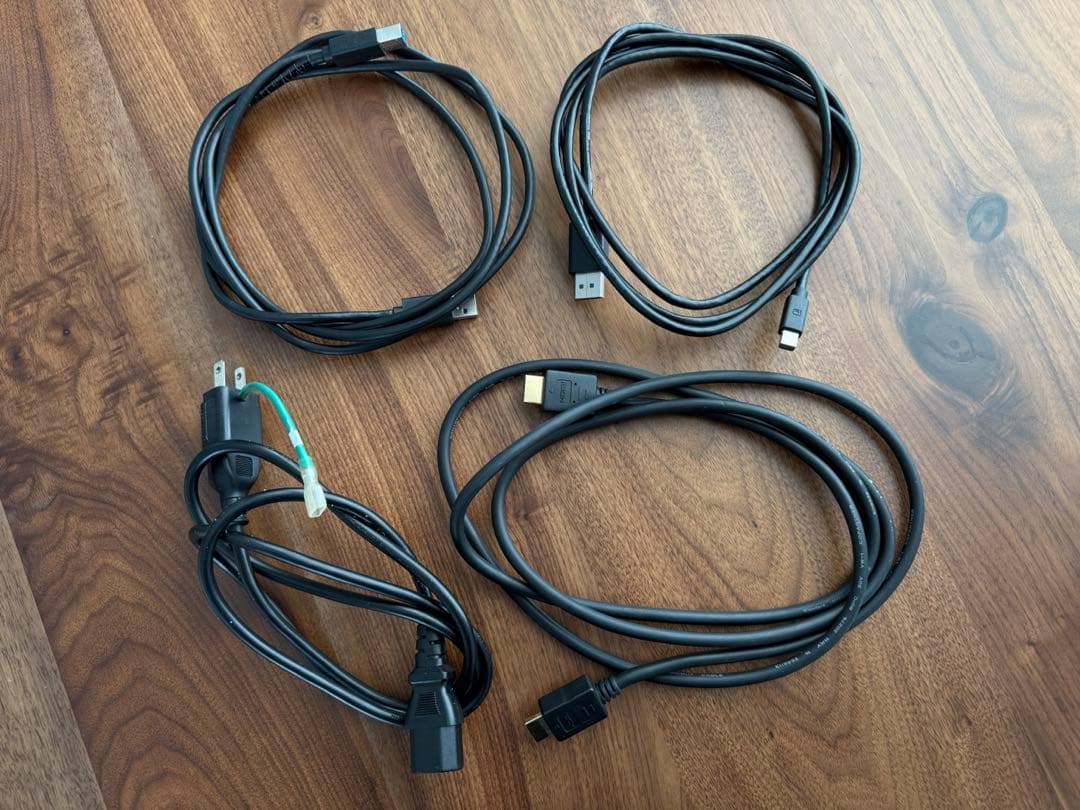 Dell UP3216Q 31.5インチ 4Kハイエンドモニター USBハブ