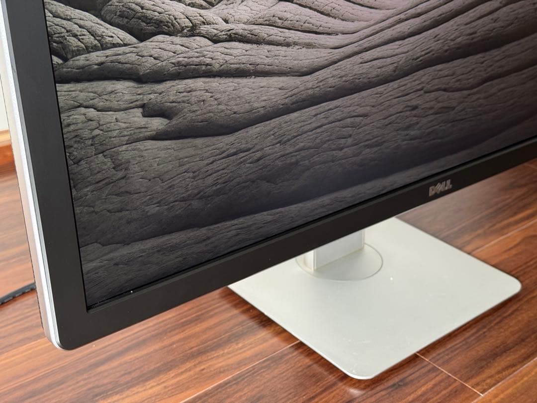 Dell UP3216Q 31.5インチ 4Kハイエンドモニター USBハブ