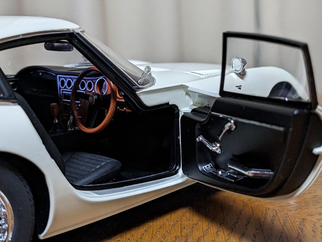 オートアート1/18　TOYOTA2000GT　ワイヤーホイール仕様