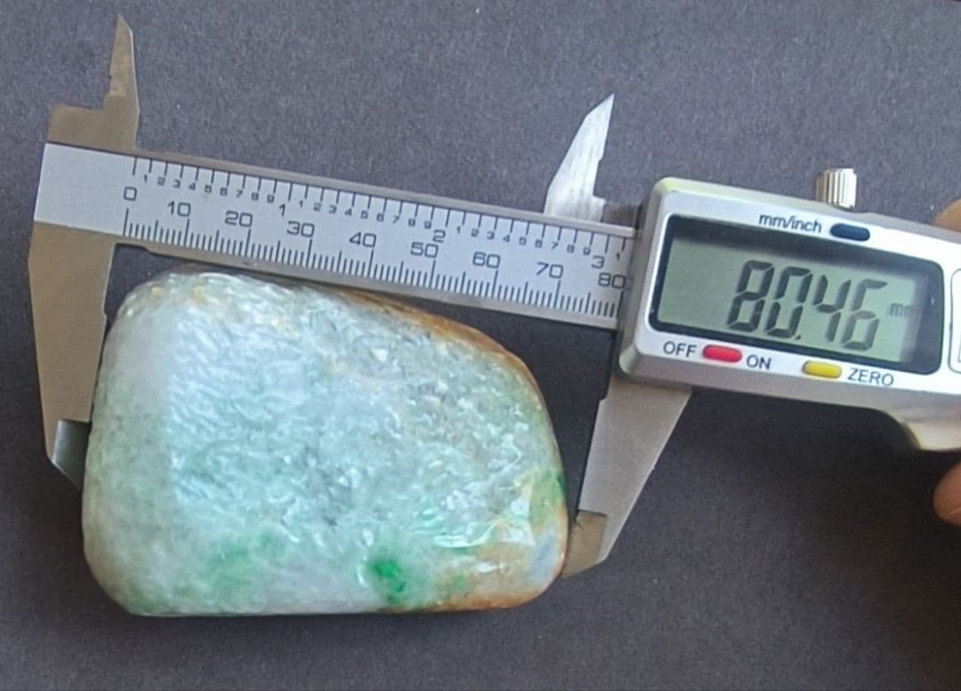 【貴重】ミャンマー産黄本翡翠（ジェダイト）の原石（313ｇ）