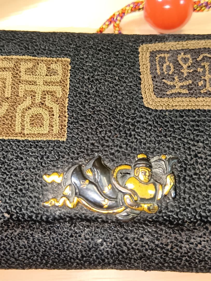 煙草入れ相良刺繍天女前金具／天女漆煙管筒