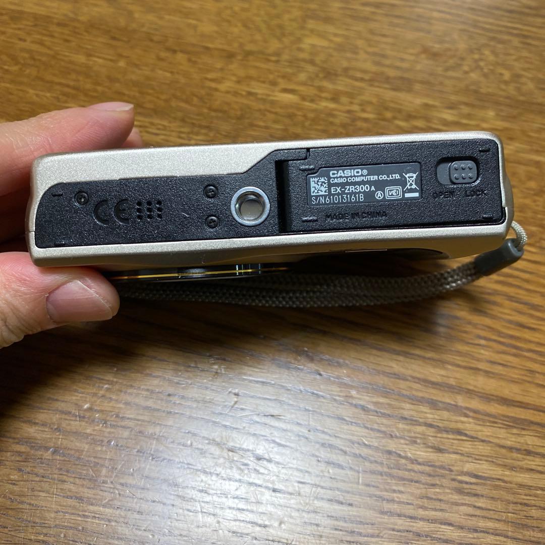 カシオ　EXILIM EZ-ZR300 ジャンク扱い　本体のみ