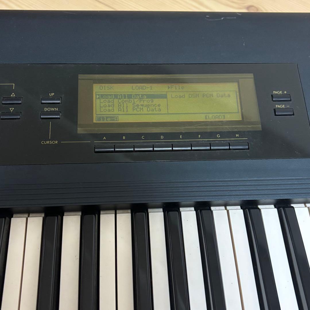 KORG T2 シンセサイザー 61鍵盤　コーグ