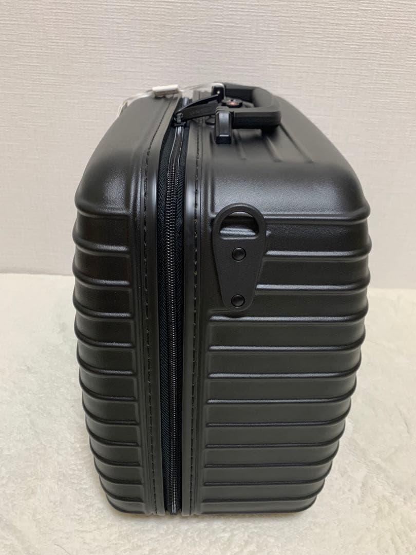 新品未使用　リモワ RIMOWA キャリーバッグ サルサ ハンドケース 23L