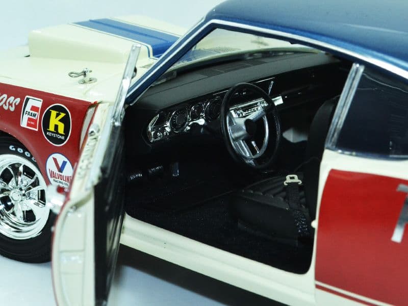 ハイウェイ61　1:18 1978プリマス・バラクーダ - ソックス&マーチン