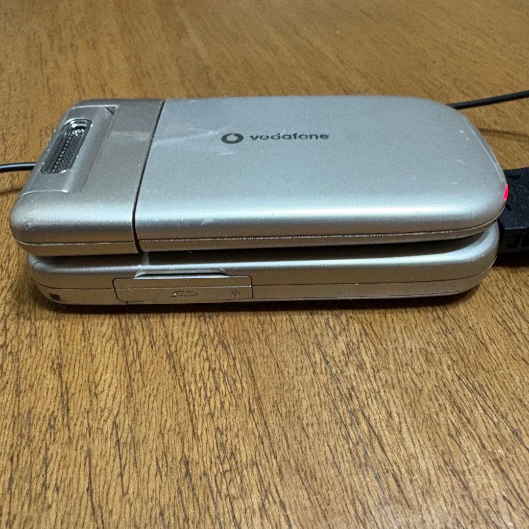 美品❣️非売品❣️充電器付き Vodafone LG Silicon 折りたたみ携帯