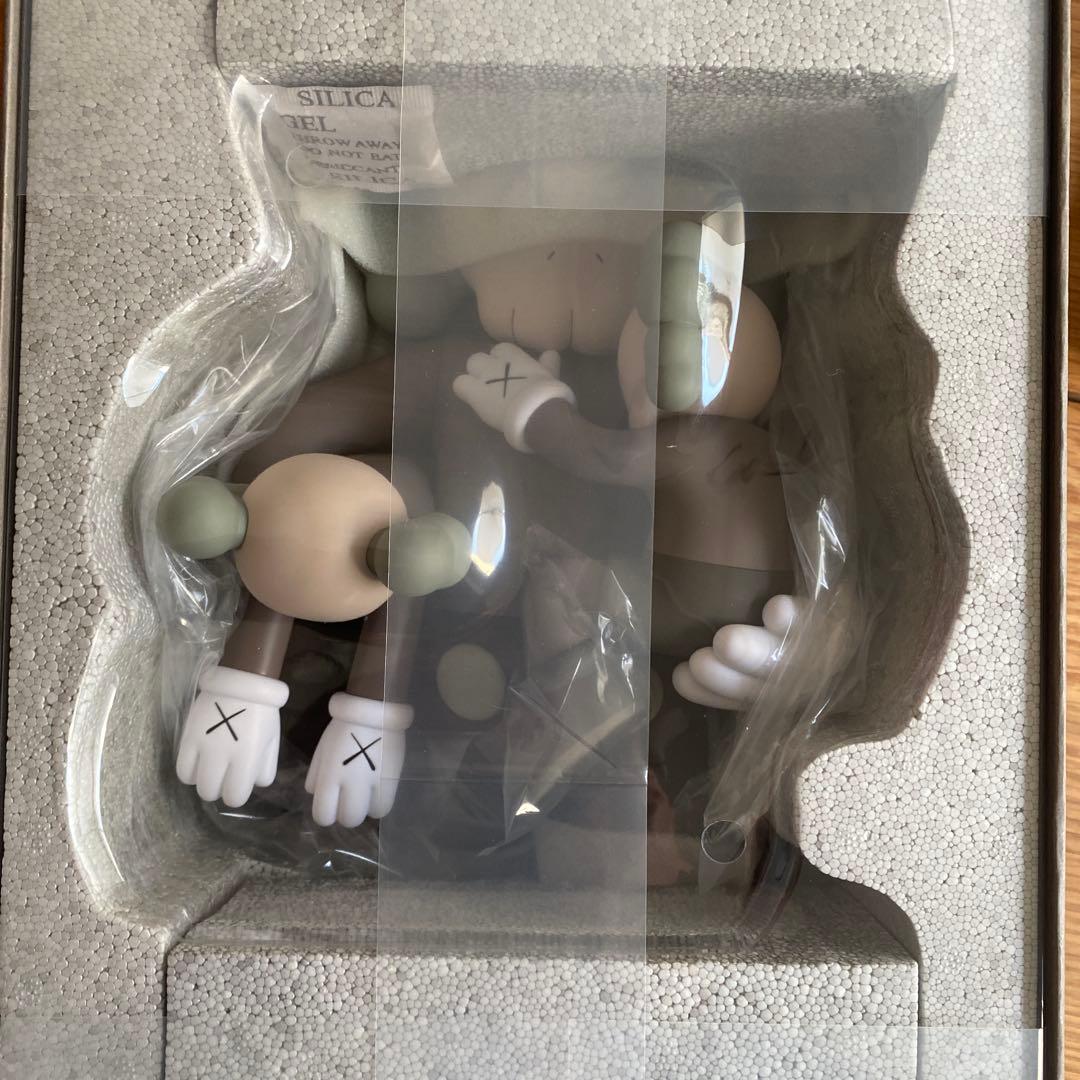 KAWS CLEAN SLATE フィギュア