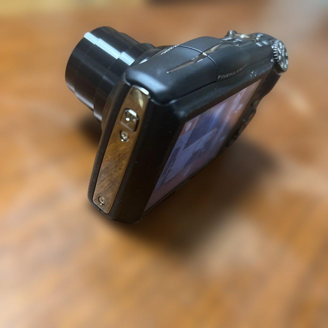 Fujifilm EXR 16メガピクセル コンパクトデジタルカメラ　F750？