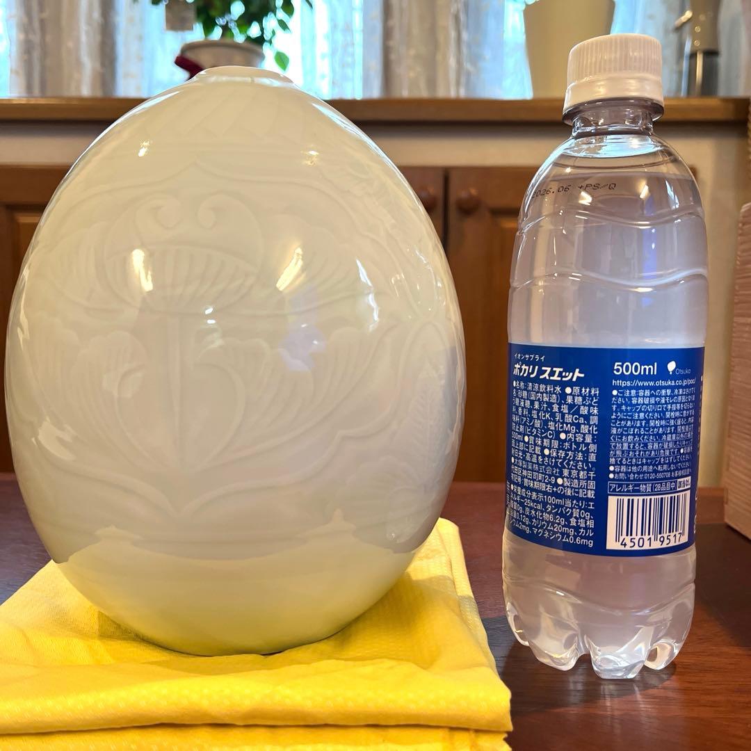 白磁彫　壺　松尾重利造