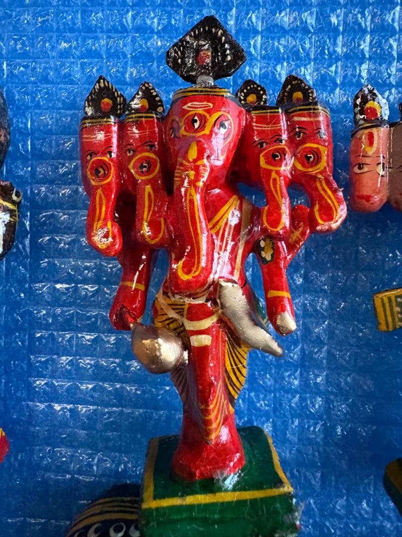 ヒンドゥー教の像　ビシュヌ　ハヌマーン　ドルガ　クリシュナ　ブラフマー