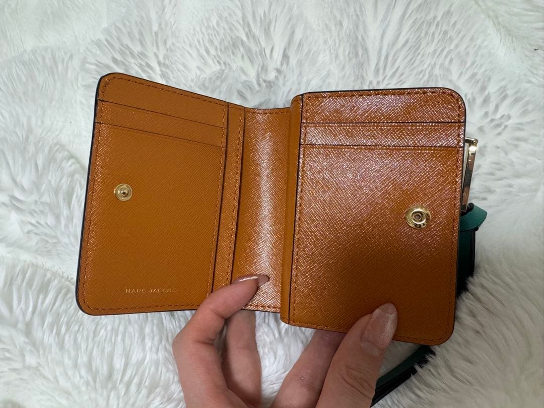 マークジェイコブス　二つ折り財布 黒 白 金色ロゴ