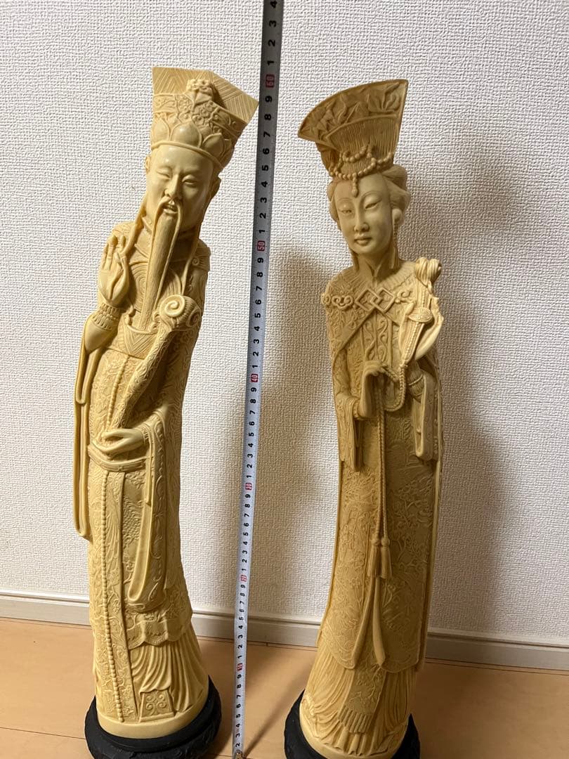中国風の皇帝と皇后のペアの象牙風の練り物