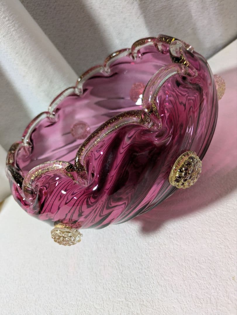 ベネチア　クランベリーのガラスボウル 　波状の縁取り　お値下げ中