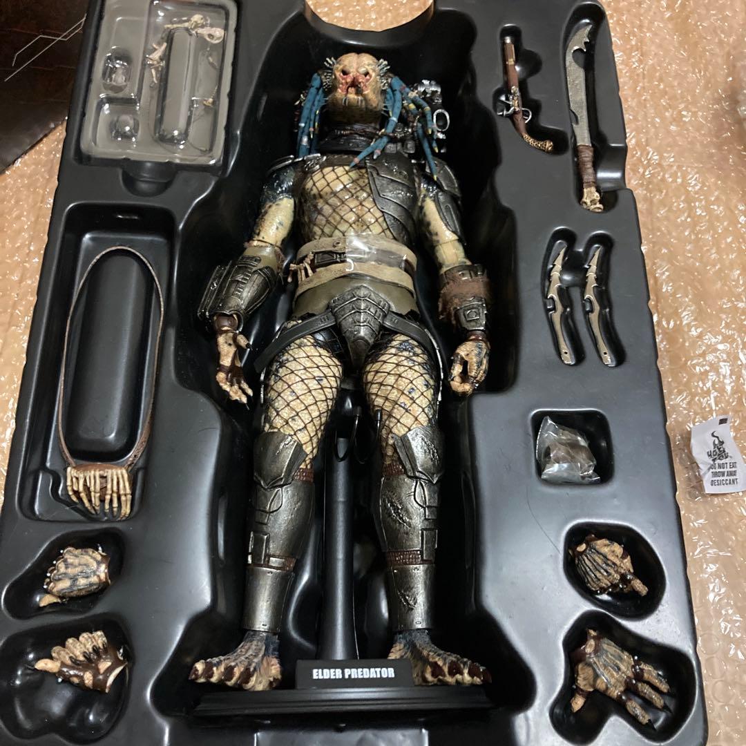 Elder Predator プレデター　hottoys ホットトイズ