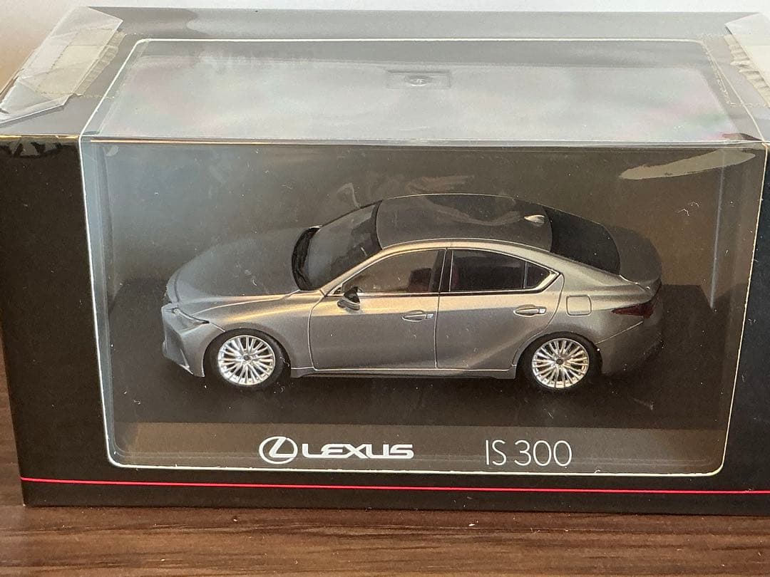 Lexus IS 300 シルバー1/43ミニカー