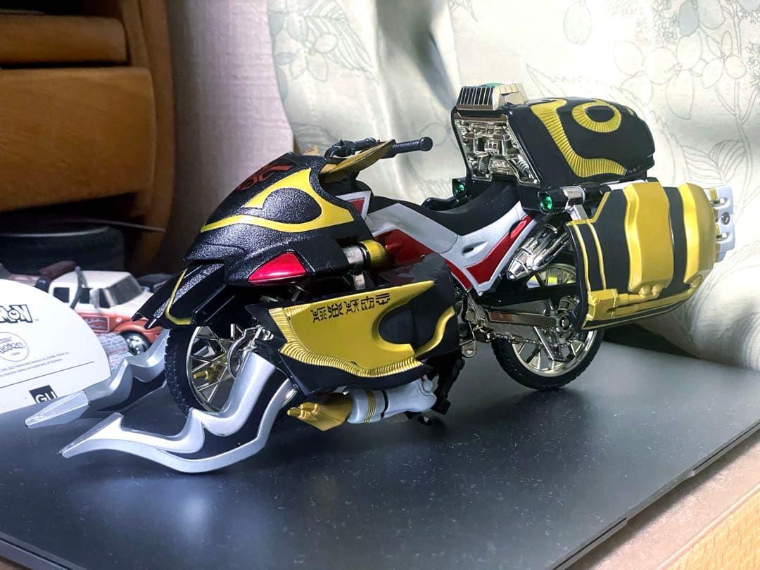 クウガ　ビートゴウラム　トライチェイサー2000